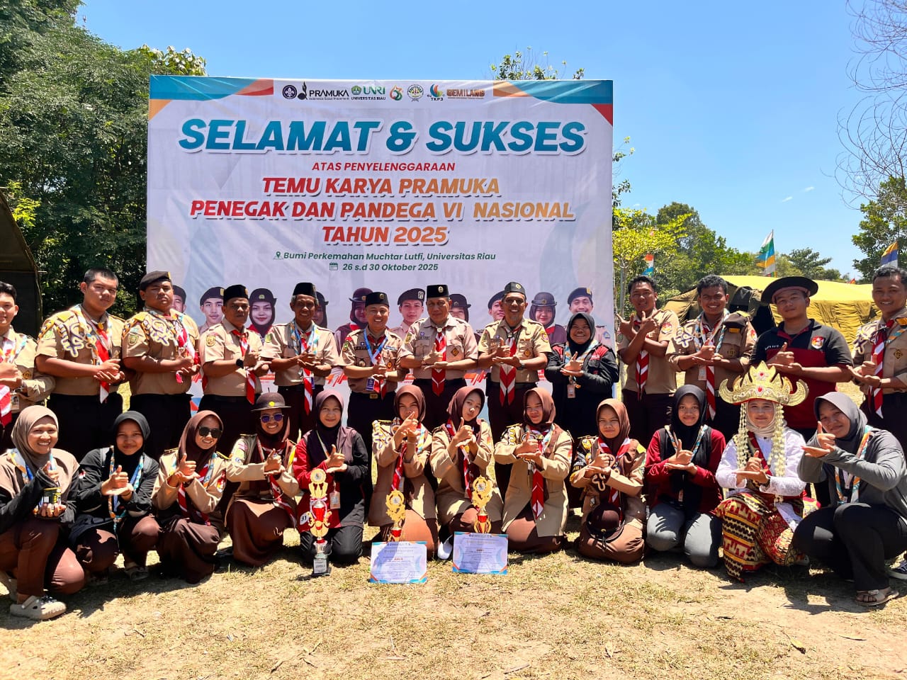 Tim Pramuka Dar El Hikmah Raih Prestasi Gemilang TKP3 Nasional ke-6 Tim Pramuka Dar El Hikmah Raih Prestasi Gemilang TKP3 Nasional ke-6