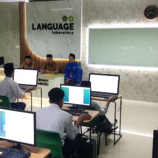 Kabid Pendidikan PPDH Monitoring Pelaksanaan Ujian Madrasah MTs Darul Hikmah