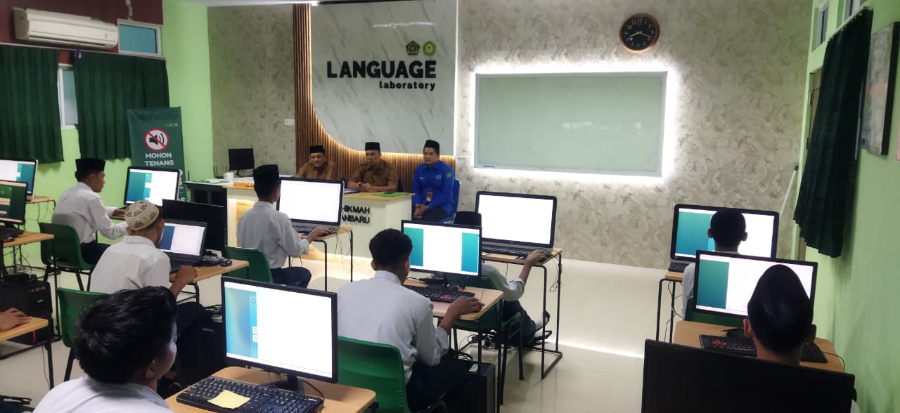 Kabid Pendidikan PPDH Monitoring Pelaksanaan Ujian Madrasah MTs Darul Hikmah