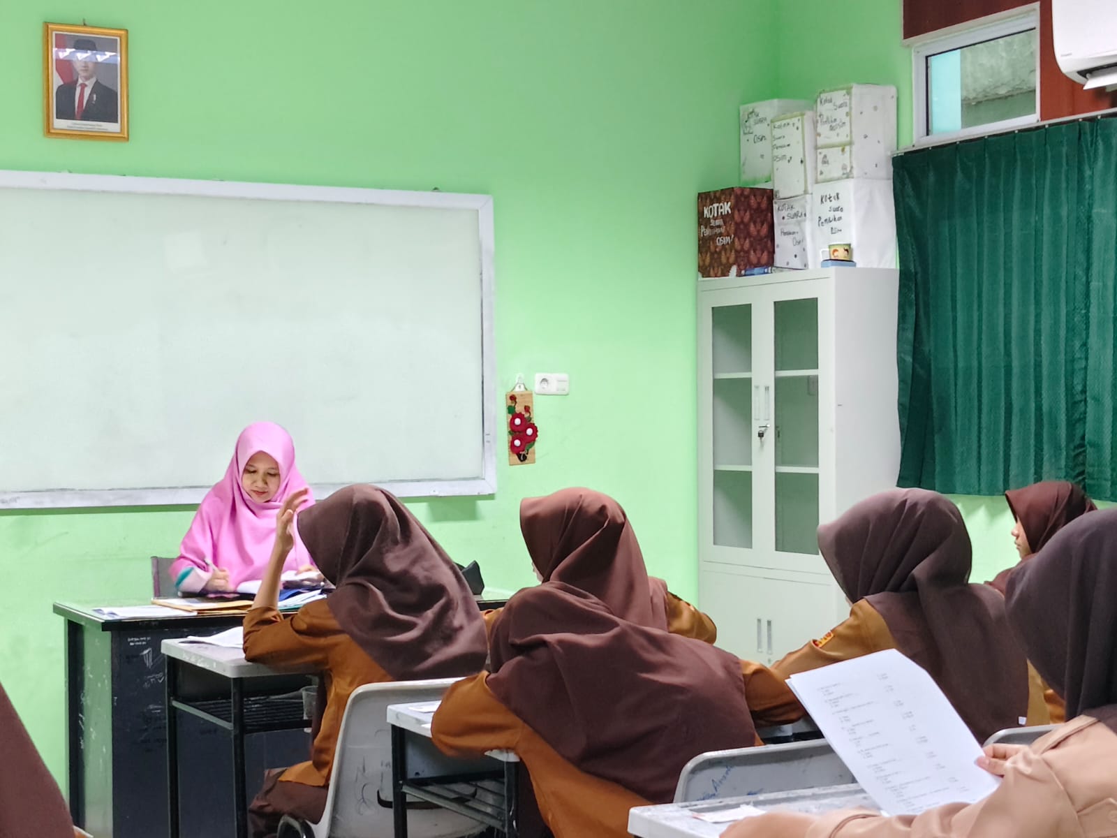 Pelaksanaan Asesmen Sumatif Akhir Tahun Kelas 7-8 MTs Darul Hikmah, Bentuk Evaluasi Akhir Pencapaian Kompetensi Santri Selama 1 Tahun Pelaksanaan Asesmen Sumatif Akhir Tahun Kelas 7-8 MTs Darul Hikmah, Bentuk Evaluasi Akhir Pencapaian Kompetensi Santri Selama 1 Tahun
