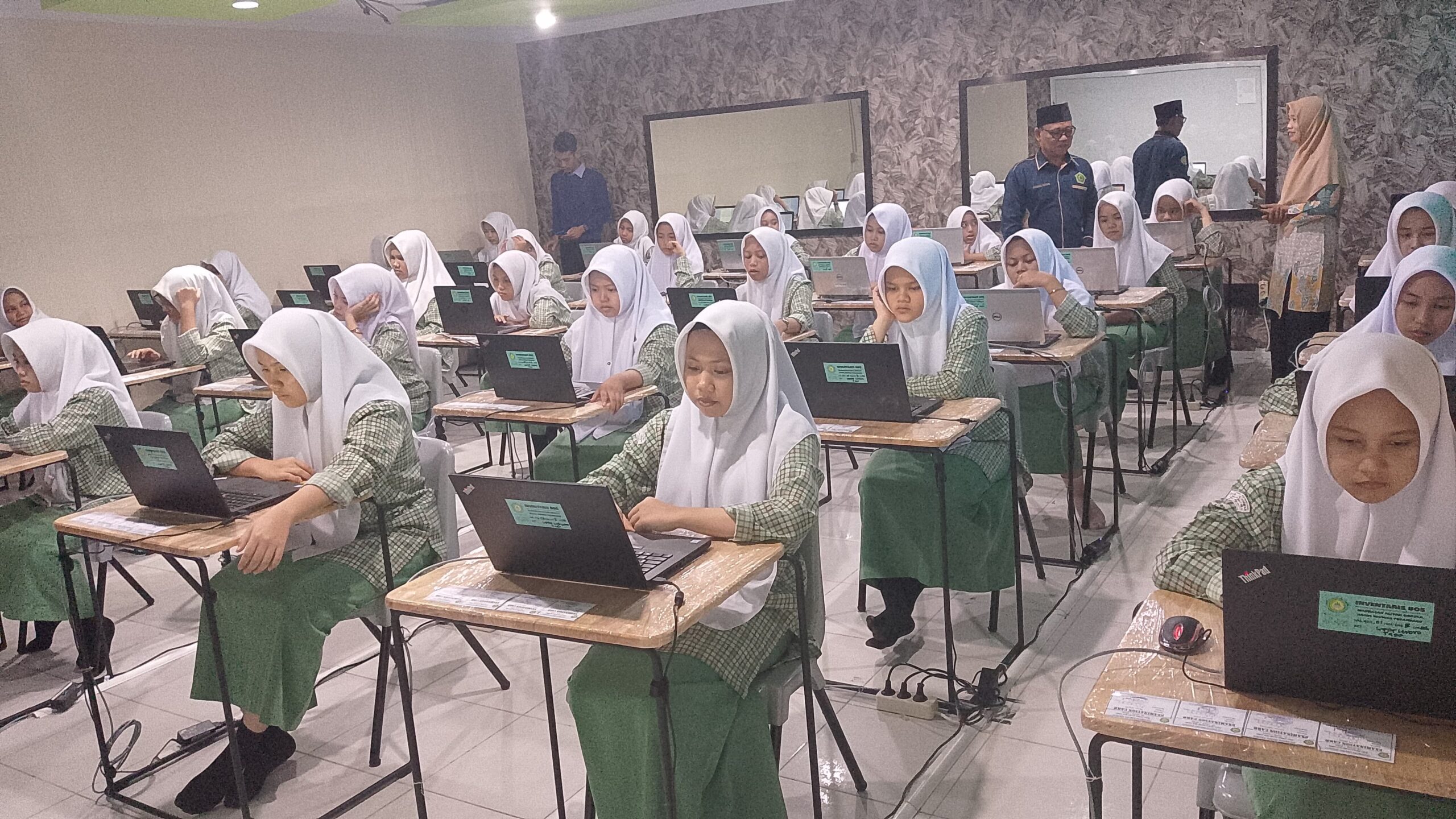 Pelaksanaan Asesmen Sumatif Akhir Tahun Kelas 10 & 11 MA Darul Hikmah Pelaksanaan Asesmen Sumatif Akhir Tahun Kelas 10 & 11 MA Darul Hikmah
