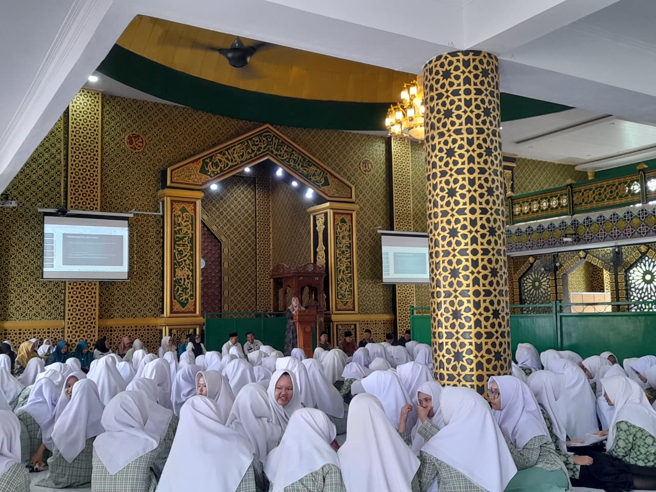 Sosialisasi Pencegahan Perundungan dan Tindak Kekerasan Terhadap Anak di Pondok Pesantren Dar El Hikmah Sosialisasi Pencegahan Perundungan dan Tindak Kekerasan Terhadap Anak di Pondok Pesantren Dar El Hikmah
