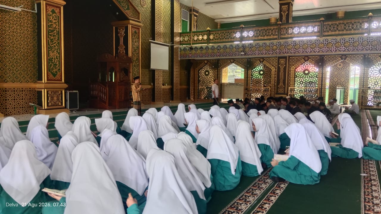 Muroja’ah Akbar Tahfizh MTs Darul Hikmah Menguatkan Hafalan, Meneguhkan Cinta Al-Qur’an Muroja’ah Akbar Tahfizh MTs Darul Hikmah Menguatkan Hafalan, Meneguhkan Cinta Al-Qur’an