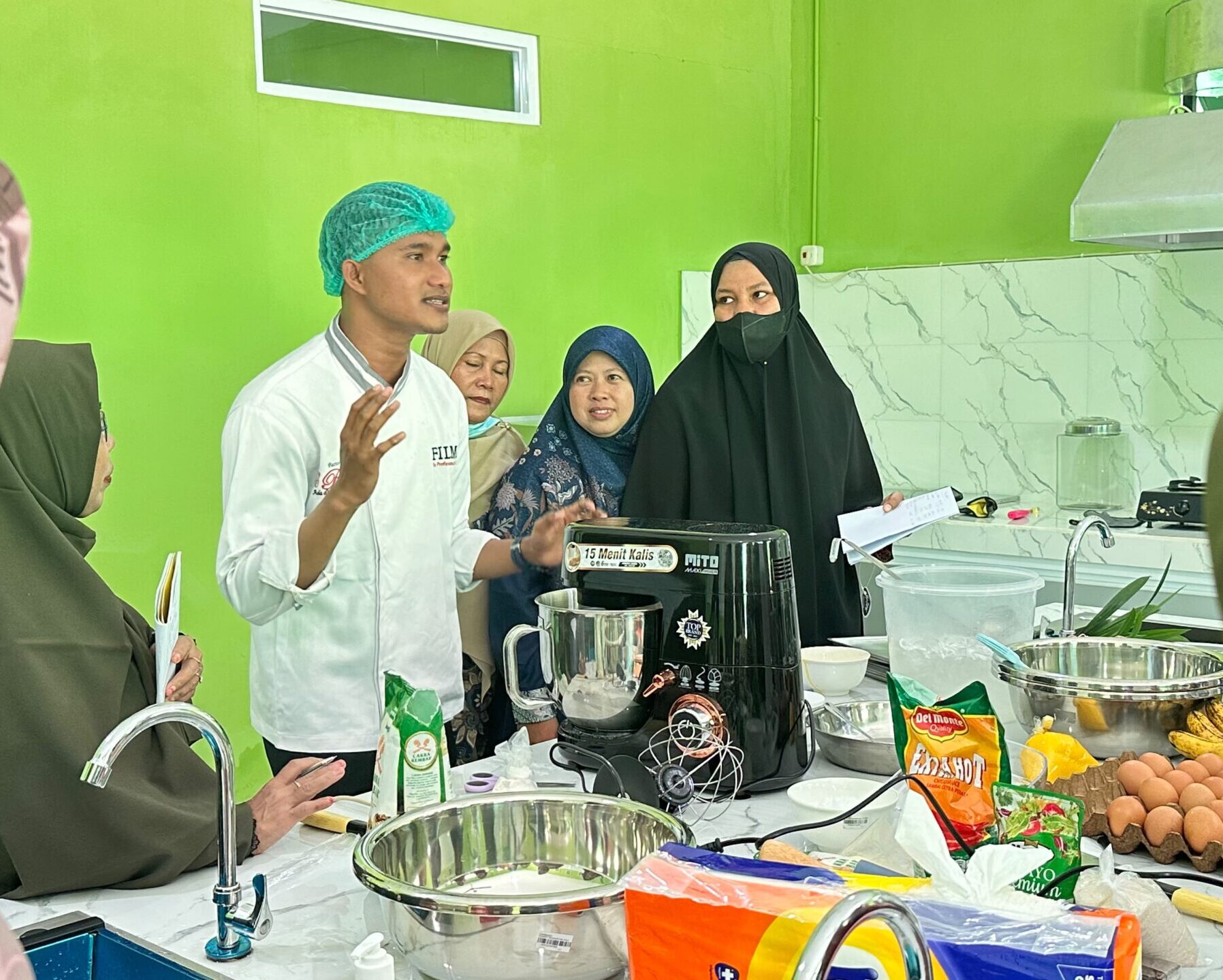 Kegiatan Kejuruan Tata Boga oleh Guru di Labor Bid. Tata Boga PPDH